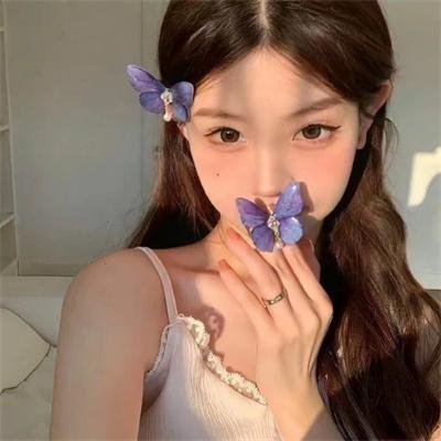 帐棚顶上的马戏团艺人